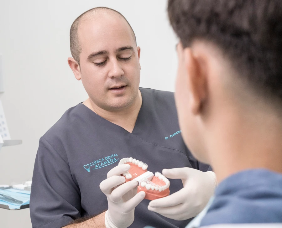 ortodoncista para ortodoncia invisible antequera